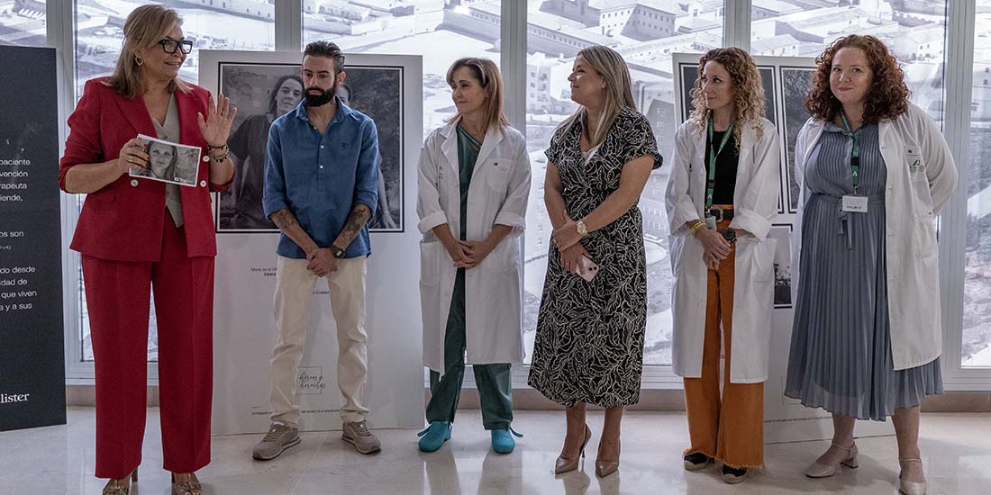 El Hospital Universitario de Jaén acoge la exposición ‘Héroes y Heroínas’