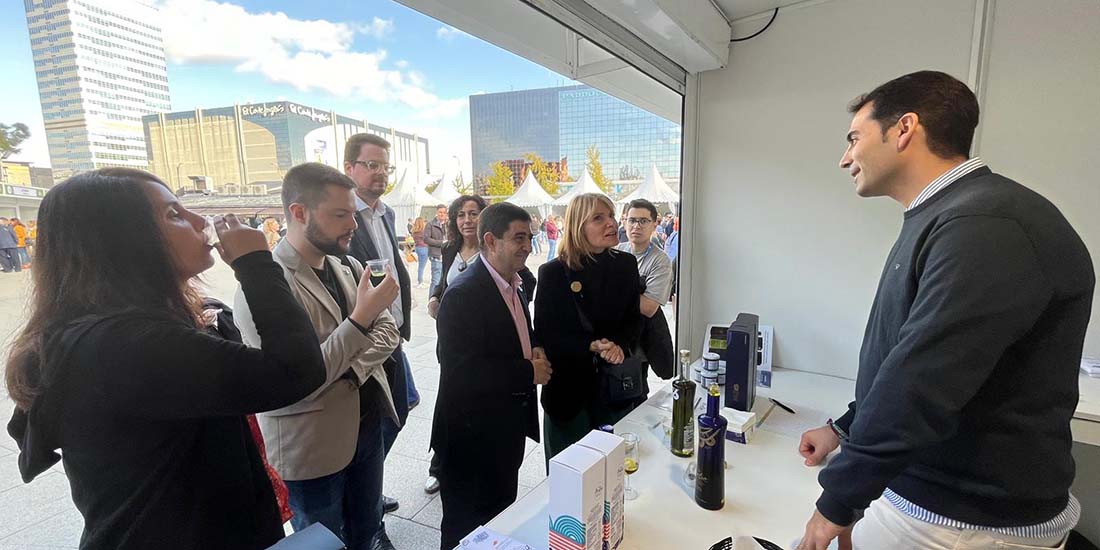 Más de 3.000 personas han conocido los AOVEs tempranos en la Fiesta del Primer Aceite de Jaén en Sabadell